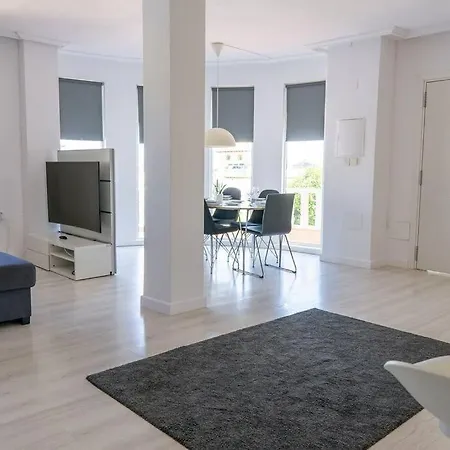 Casa Lilly-rose, A Beautiful 3 Bedroom Detached A Short Walk To The Plaza & Golf Course 比利亚马丁