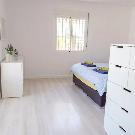 Casa Lilly-rose, A Beautiful 3 Bedroom Detached A Short Walk To The Plaza & Golf Course 比利亚马丁