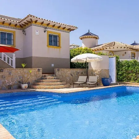 Casa Lilly-rose, A Beautiful 3 Bedroom Detached A Short Walk To The Plaza & Golf Course 别墅