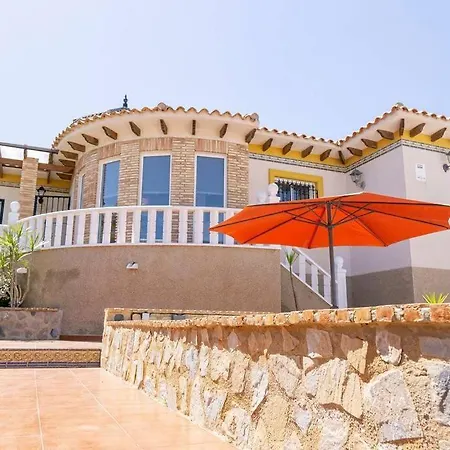 Casa Lilly-rose, A Beautiful 3 Bedroom Detached A Short Walk To The Plaza & Golf Course 别墅 比利亚马丁