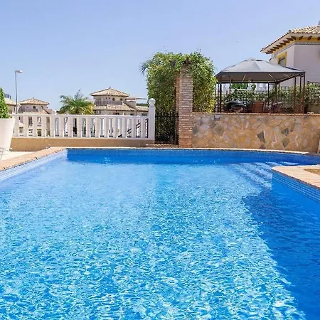 Casa Lilly-rose, A Beautiful 3 Bedroom Detached A Short Walk To The Plaza & Golf Course 比利亚马丁