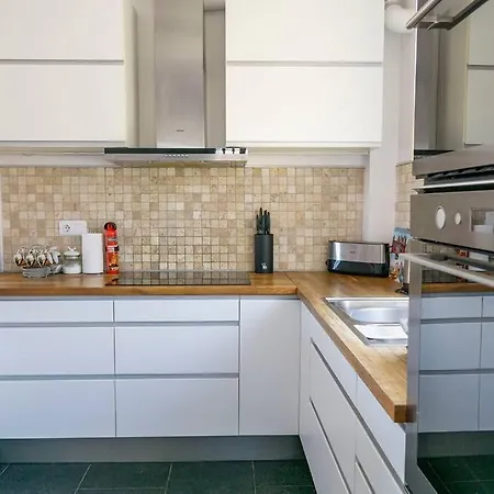 Casa Lilly-rose, A Beautiful 3 Bedroom Detached A Short Walk To The Plaza & Golf Course 别墅