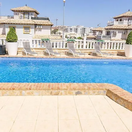 Casa Lilly-rose, A Beautiful 3 Bedroom Detached A Short Walk To The Plaza & Golf Course 别墅