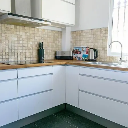 Casa Lilly-rose, A Beautiful 3 Bedroom Detached A Short Walk To The Plaza & Golf Course 别墅 *